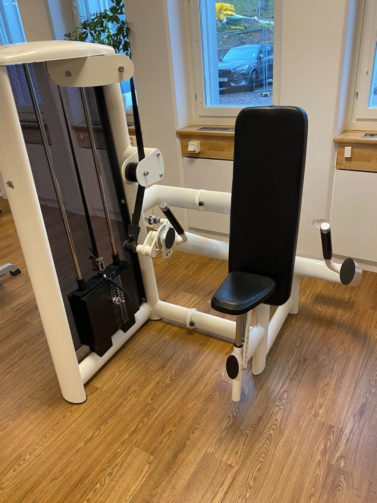 Gym 80 ojentaja kone istualteen