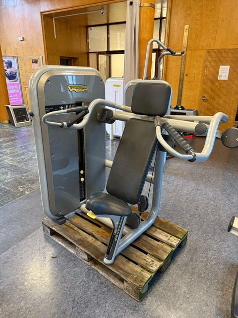 Thecnogym olkapää kone
