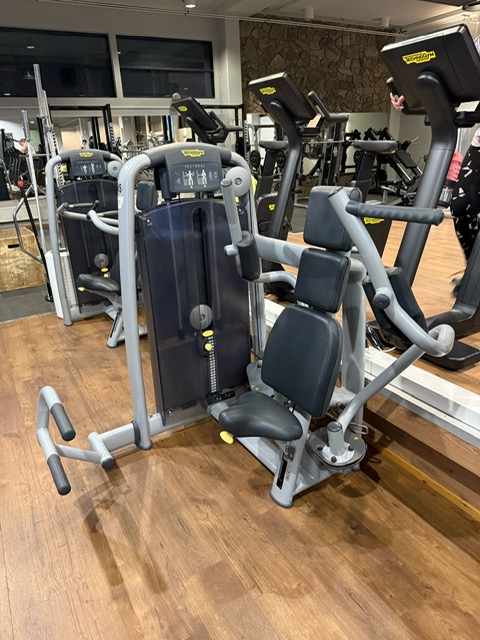 Thecnogym pec deck